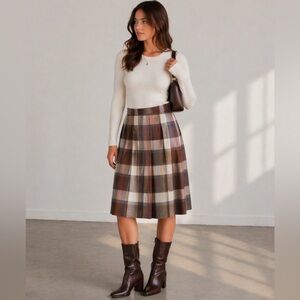 Vintage Plaid A-Line Skirt in Brown and Cream with Pockets.